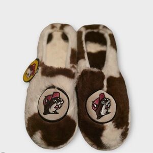 🦫 Bucee’s Brown & White Print Furry Slippers